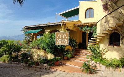 Storslått villa med vakker utsikt og privatliv i Sierra de Altea Golf.